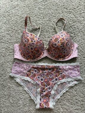 Body by Victoria lined Demi bra and hip hugger panty.
